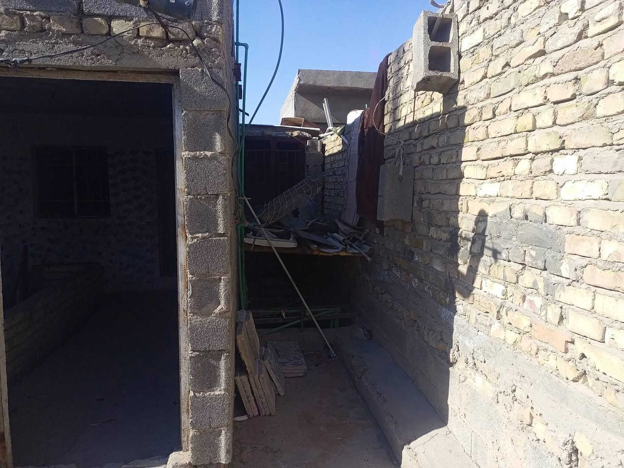 السلام عليكم ورحمه الله وبركاته 
دار للبيع 70متر شارع القديم ثالث فرع من ابو اكرم الكصاب مي مجاري كاملات الفرع مقرنص السعر 30وبي مجال ***********
