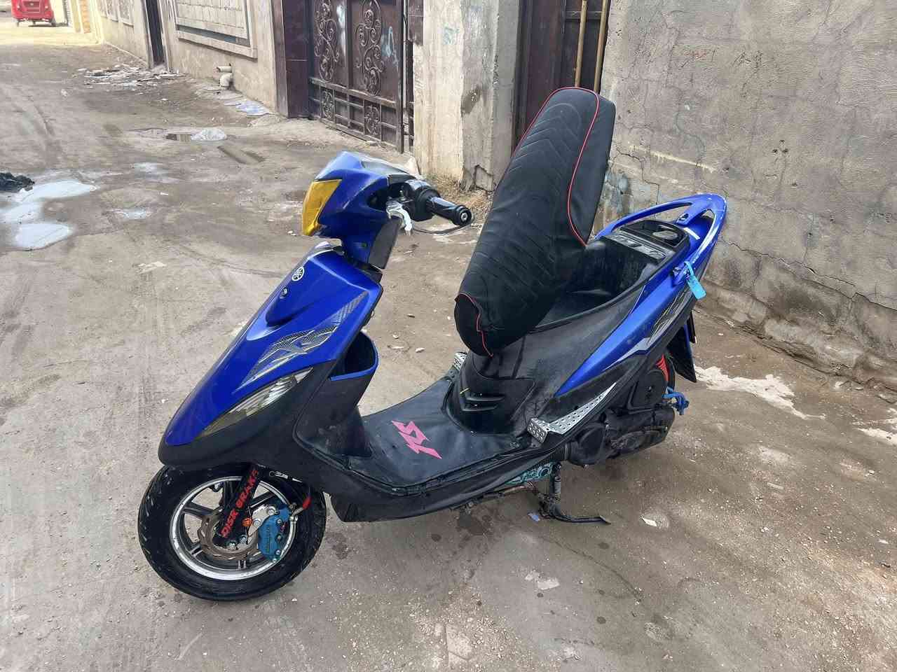 السلام عليكم 
ماكس عدله مال رمبه مكفوله كفاله عامه 
23ختم كفر وسواد ومكينه كله مطابق
اوراق كامله مال رمبه 
وياله نجمه اصلي وفج برمبو وبيه تزويد خفايف
مكينه بلادي برغي ممفتوح بيه دهن امزويل 
مكاني بغداد المحموديه
شراي يتصل ***********
السعر 1250
