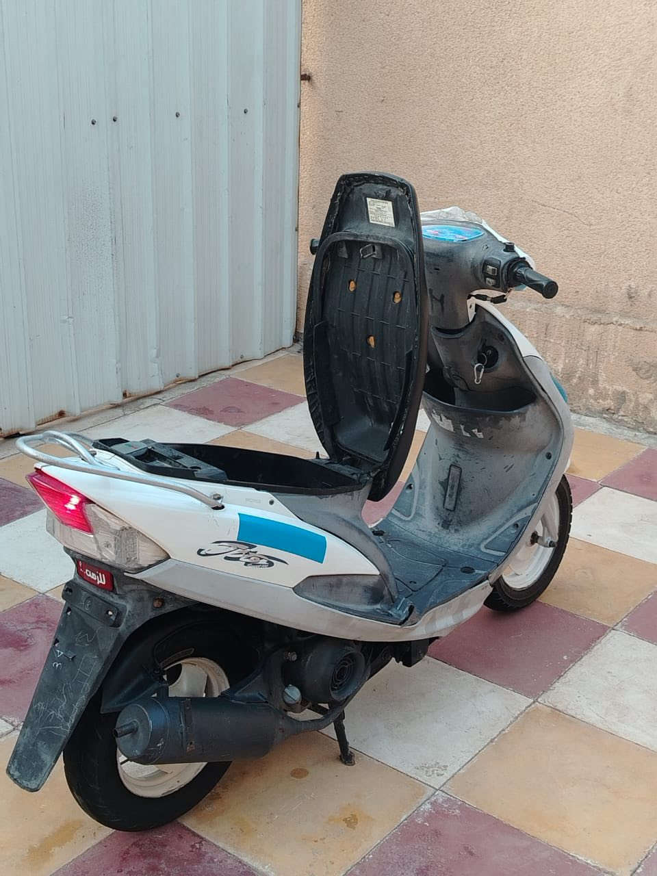 ماكس للبيع كامله ما عوزه كلشي شغال سلف هندر اشاير بك لايت  لايت كدام زنون ١٢٠v
دراجه مفتوحه بس كور ما مفتوح لا بوشه ولا بستم رايده ب٦٥٠ وبيه مجال للشراي خابرني فقط او علق ***********
