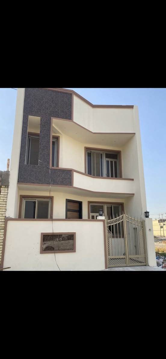 دار_للبيع  
مساحه 100 متر واجهه 6 وربع ونزال 16 طابو زراعي سند 25 قرار محكمه البيت يحتوي على 3 غرف نوم وصاله واستقبال  ومطبخ  العنوان بغداد الدورة  
حي دجلة نسيم كراره …
السعر.  للبيع.   185. مليون 

   واتساب.      ***********
