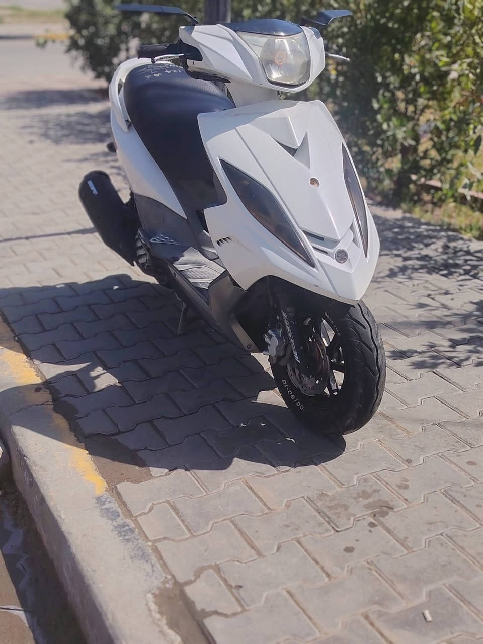 السلام عليكم جي تي آر للبيع صار كم شهر من نازله رمبه  مكفوله وإذا عندك دراجه تراوسني تنطي فرق هم عادي 
ملاحضه دبلات ودواسات مو وياها تريدهن بفلوسهن تريد اشيلهن
السعر مليون و ٥٠ وبيهه مجال  مكاني الغزاليه شارع المركز
***********
