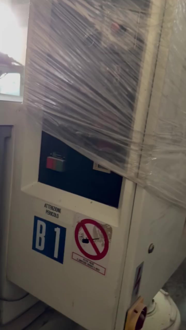 سلام عليكم متوفر معدات معمل ادوية💊💊 الصنع ايطاليا انكليزي يوجد خلاطات  ومكائن تعبئة ومكائن تغليف ويوجد كثير من المعدات أجهزه مختبرية المكان بغداد التفاصيل خاص او اتصال على الرقم ***********
