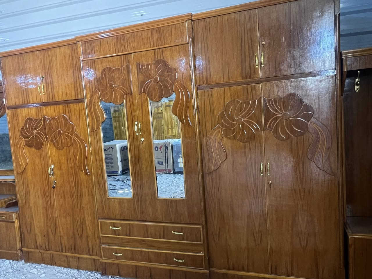 بسم الله الرحمن الرحيم 
تمً وصول وجبة جديدة جديده من المجمدات و الكناتير وغرف النوم.  العنوان مزاد النورين  كاطون الرحمه قرب. سما ماركت 
للتواصل ***********
