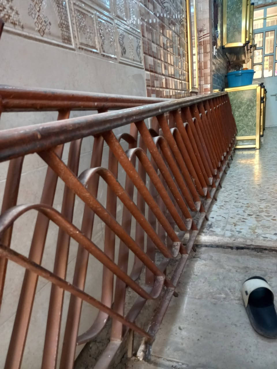 محجر قطعتين كل قطعة ٣مترات ونص حديد ثقيل مال الاول تكمة نظيف رايده ٢٢٥ الف وبيه مجال  مكاني بغداد ضباط البلديات رقمي ***********

