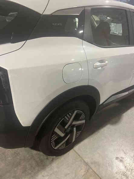 تتميز نيسان كيكس S 2WD  خليجي زيرو مال شركة موديل 2025 بمحرك  2.0  ونظام دفع أمامي. تشمل المواصفات الداخلية شاشة لمس وسطية قياس 12.3 بوصة،
وشاشة عدادات رقمية بنفس الحجم،
ونظام صوت متصل بالبلوتوث،
 وواجهات آبل كار بلاي وأندرويد أوتو.
حساسات
توقف ذاتي
بصمة + تشغيل عن بعد
مانع انزلاق  
 جام كهربائي
كامرة خلفية
ماصدات ليد وزنون

.السعر ٢٣٠$ للاستفسار الاتصال على الرقم***********
