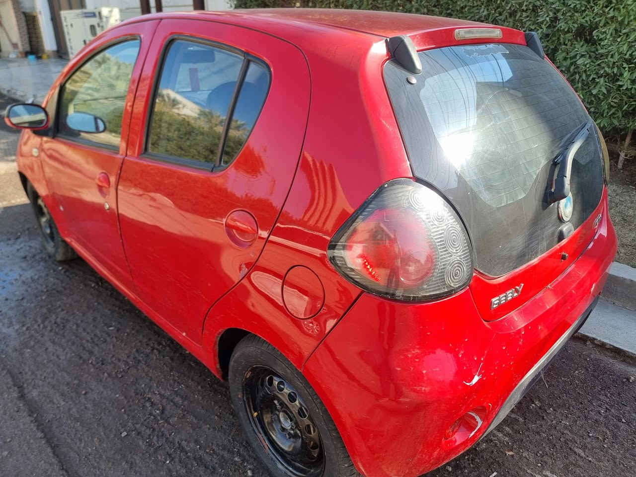 السلام عليكم...
باندا 2013 بغداد للبيع
السياره جاهزه بدون نواقص محرك كير جديد 
كير اوتوماتيك
مكاني بغداد الدوره ابو طياره
السعر 47 $
للاتصال ***********
