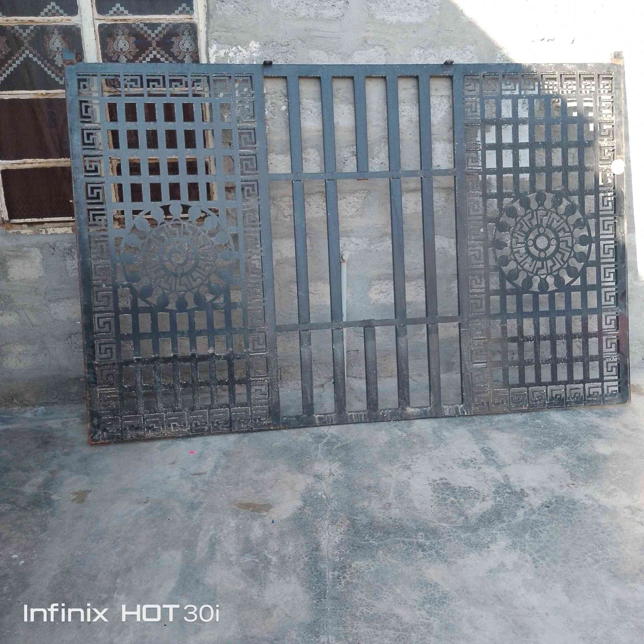 محجر وابواب.و4قطع مال اعلان
مال منفذ .للبيع مثل ماموضح بل تصوير 
حديد ثقيل ...سعر 200شلع 
***********
