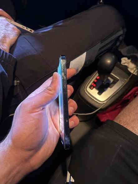 ايفون ١٢ برو للبيع  الكامرة مبدلة والبطارية ٧٨  سعر ٢٧٥ مكاني اعظمية  ***********
