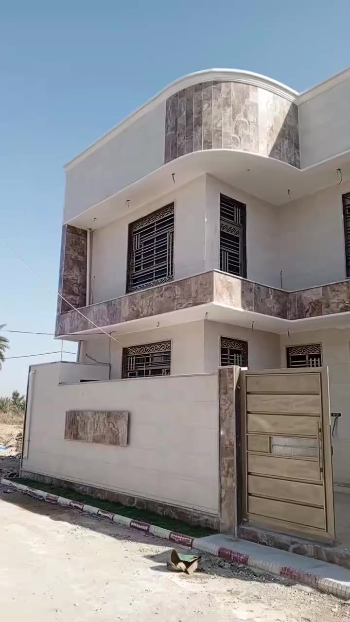 السلام عليكم
دار للبيع المساحه 150 طابو زراعي سند 25 طابقين 
يحتوي البيت على 3غرف نوم واستقبال ومطبخ وصحيات في الطابق الاول والثاني 
واجهيه البيت مرمر 
درجه اولى الخدمات ماء وكهرباء 
وروضة ومدرسة العنوان قرب تقاطع العلوية شريفه (ع) للاستفسار اكثر اتصل على الرقم *********** غير متواجد على الفيس
