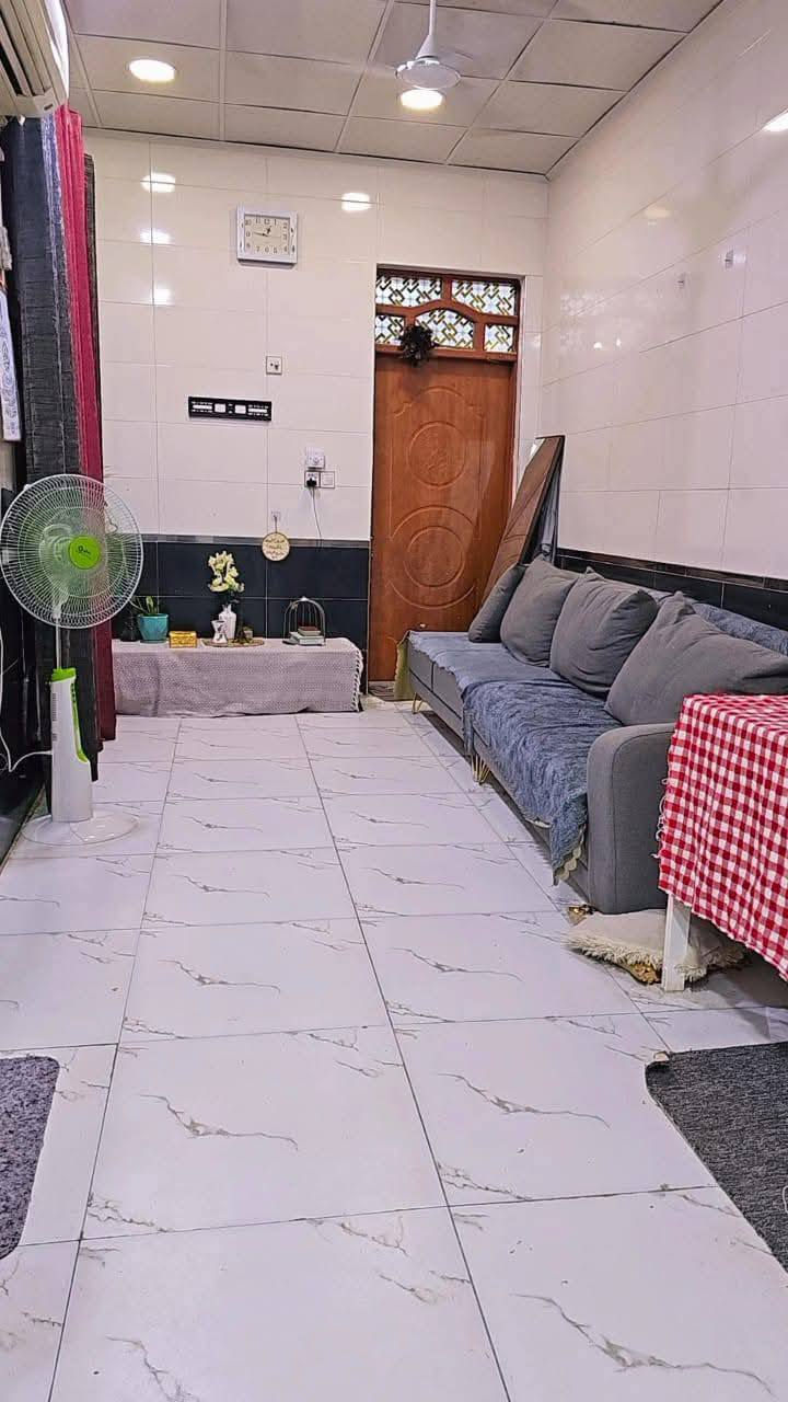 بسم الله الرحمن الرحيم 
#ملاحضه (الدار فارغ) تسليم مباشر 
دار للبيع في حي #المكرمه خلف مطعم سيد سعد 
شارع 10
قريب ع شارعين تجارين 
#المساحه 89م     (واجه 4 ونص نزال 20)
بناء 2021 اساس وسقف مسلح
#يحتوي ع غرفه وصاله ومطبخ واستقبال وصحيات داخليه وخارجيه وبيتونه كبيرة مخزن
للستفسار مراجعه عقارات ابو مصطفى العبودي🇮🇶 
***********
