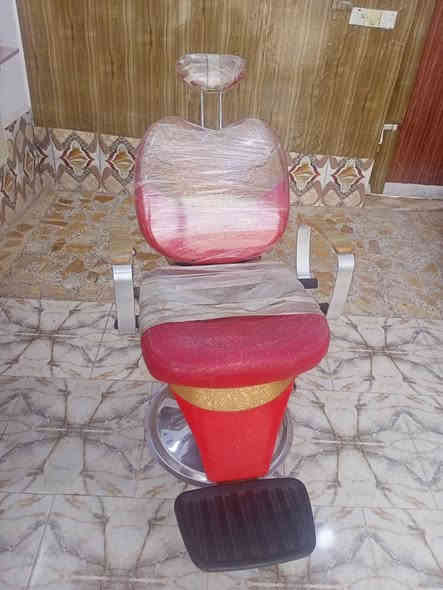 كرسي حلاقه للبيع العنوان الناصريه قضاء الشطره للستفسار ***********
