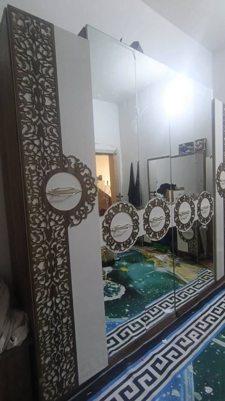 غرفه 8قطع تركي بيبان نضافه 90 بل ميه سعر الغرفه 650وبيه مجال اتصل ***********
