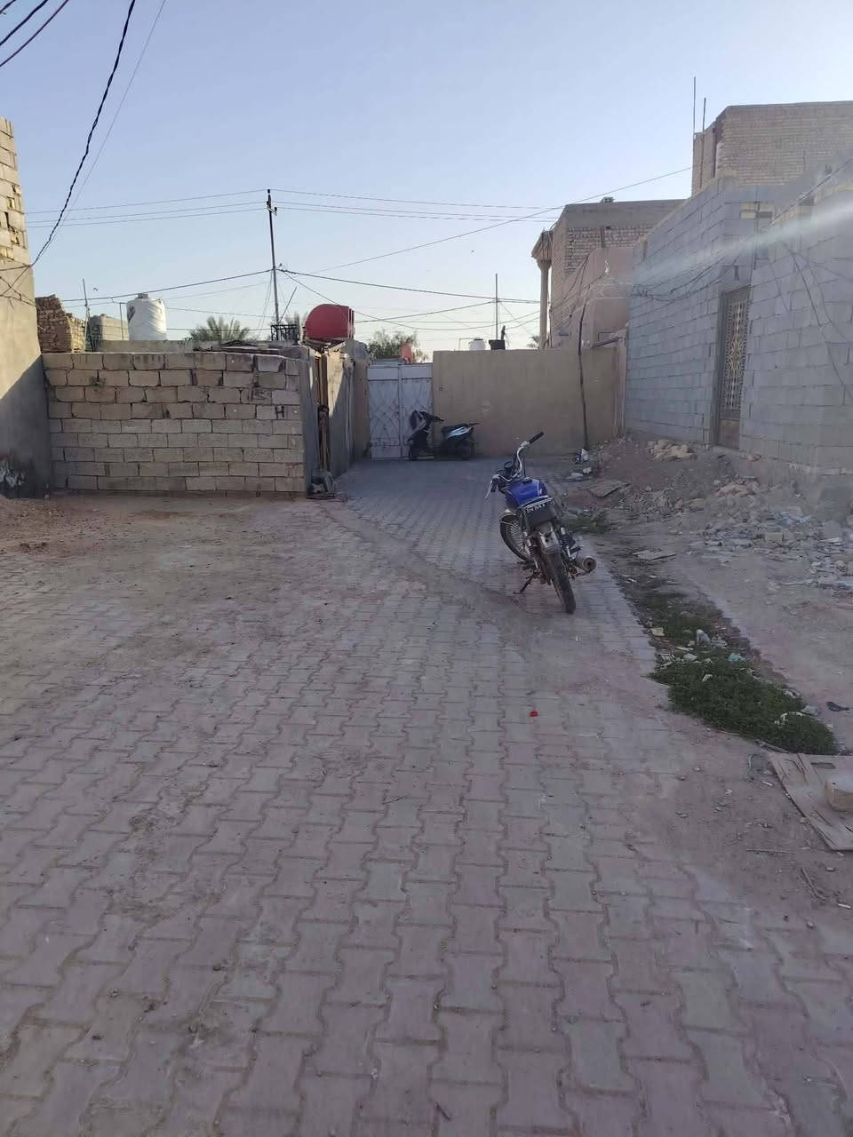 بيت رقم للبيع
منطقه قريه سيد جبار 
معاملته بلبلديه
مساحه 180 م
سعره 16
بناء غرفتين مع صاله مع استقبال مع صحيات مع مطبخ
بناء بلوك
للاستفسار مراسله الصفحه. او اتصال
ابو احمد
***********
