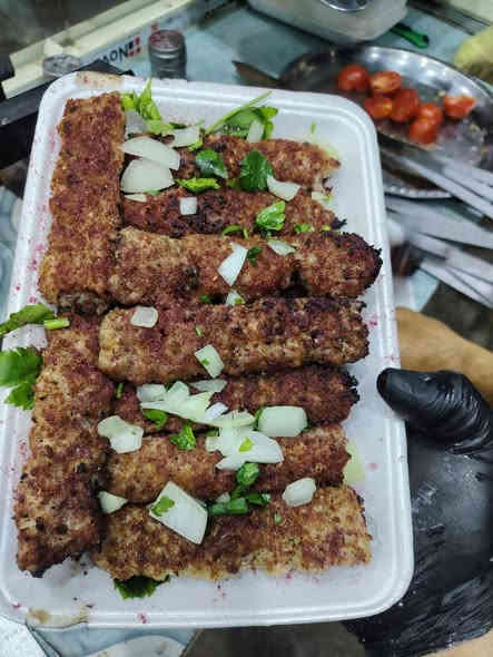 ‼️.   مطعم بركات الحسن.   ‼️ 

  كباب لحم 🥩 {كفيل} سعر الكيلو { 12الف }20شيش 
  كباب دجاج 🐔 {كفيل} سعر الكيلو{ 12الف }20شيش

  {من 5كيلو} فما اكثر سعر الكيلو {10الف} 20شيش

📍 العنوان نجف شارع نصر ميلاد مجاور صيدلية النصر المركزية 

       للحجز 📞***********

