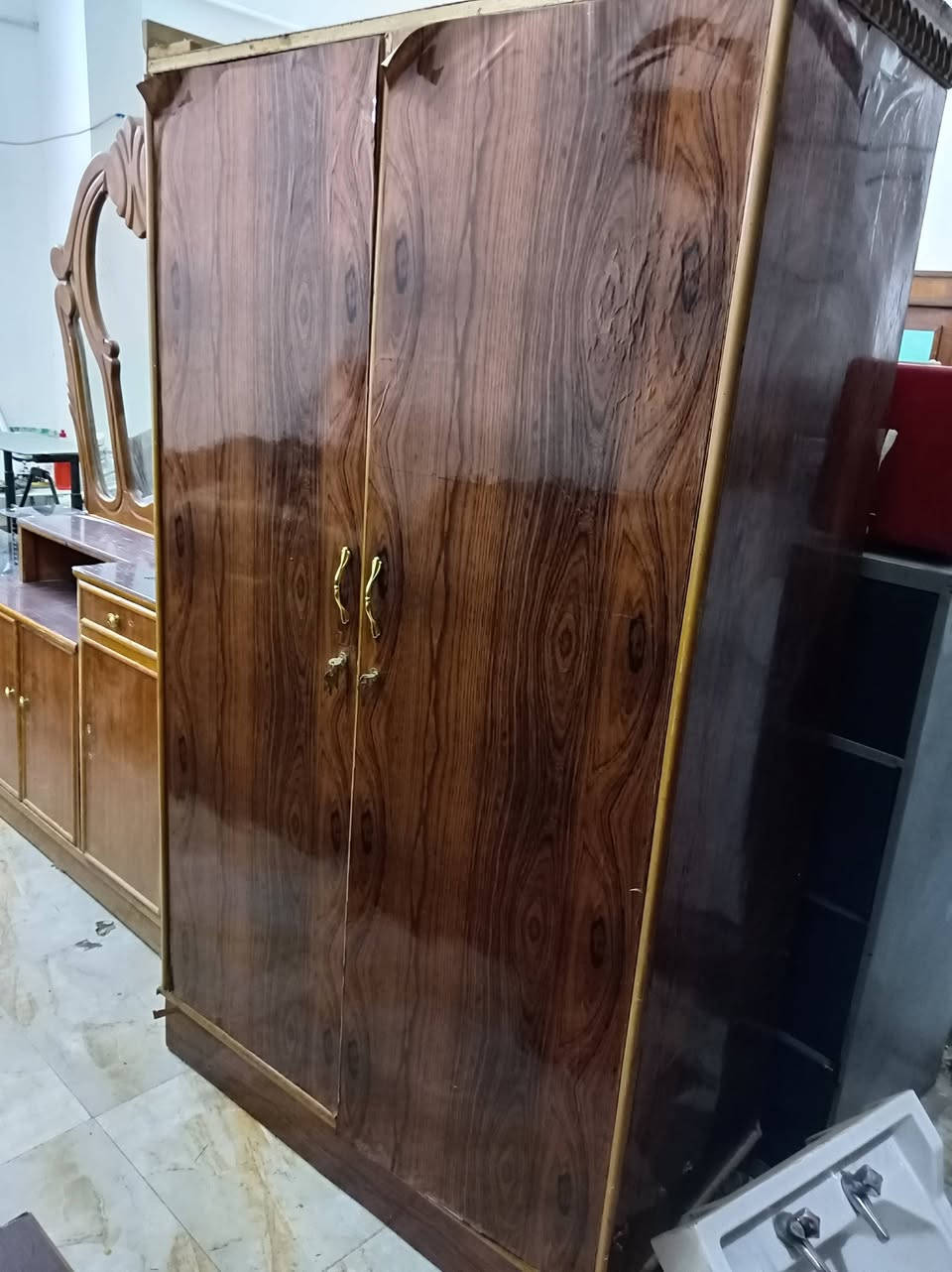 غراض للبيع عنواني لمحل ثاني شارع مقيم مقام صراي قرب مكتبه مهندس حيدر
المكان قرب مستوصف المحمودية مَقابل مستشفى الأسنان الصحي
ثاني محل 
***********
***********
