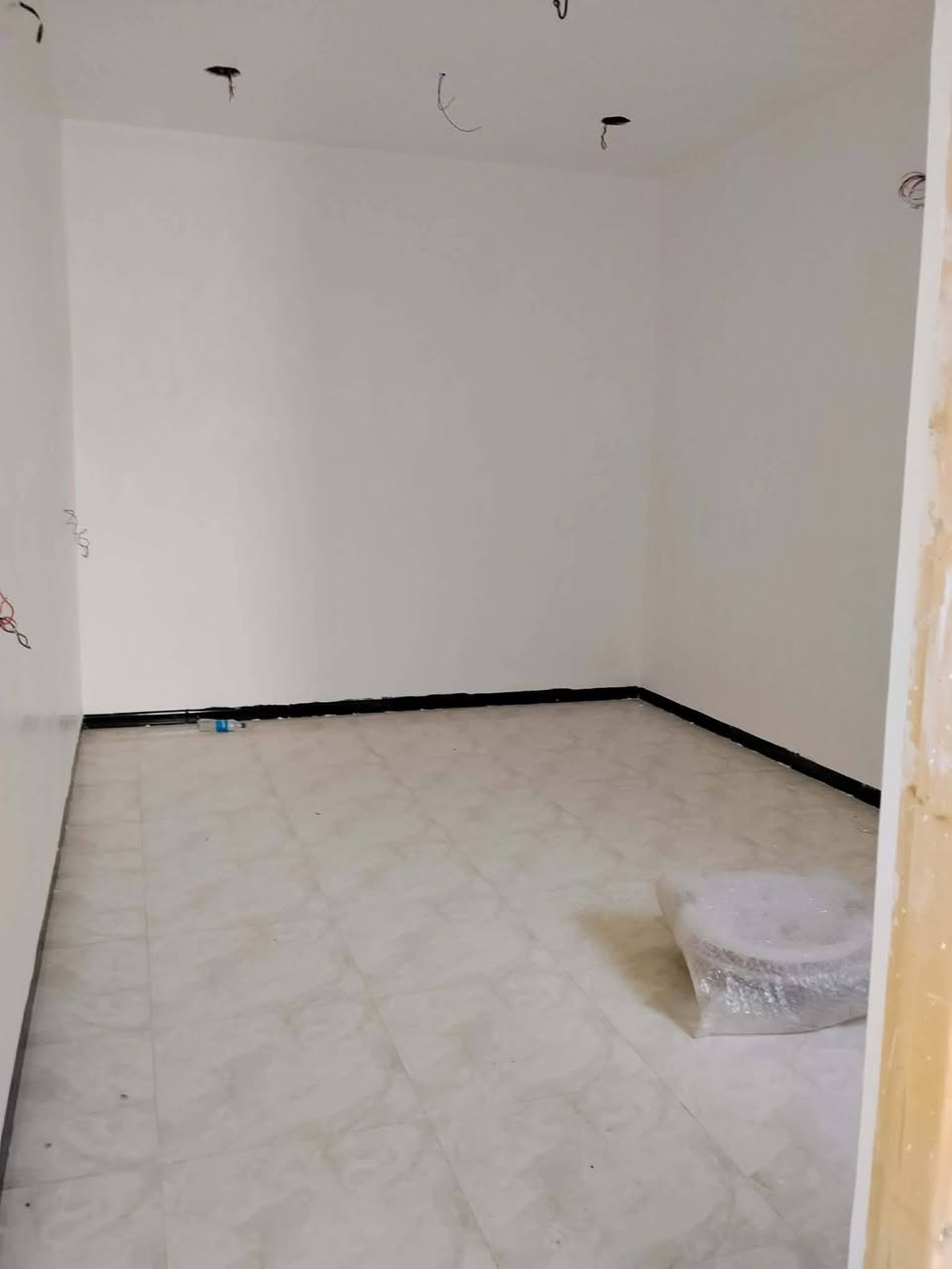 بسم الله،، بيت للبيع طابو صرف
الموقع،،الشاميه منطقة بانيه حي الشهداء قرب اسواق ادم 

المساحه..160م الواجهه ..8م 

طابقين كونكريت مسلح 

بي اربع غرف وصالتين واستقبال ومطبخ وصحيات ،،غير مطلوب لأي مصرف بيت حر يداور مباشرة ،،بي نقص كهربائيات وأبواب خشب ومحجر درج بيت جديد ومتعوب عليه وفارغ

السعر 120مليون وبي مجال بسيط 

اتصال  بي وتساب 

خاص مفتوح ***********
