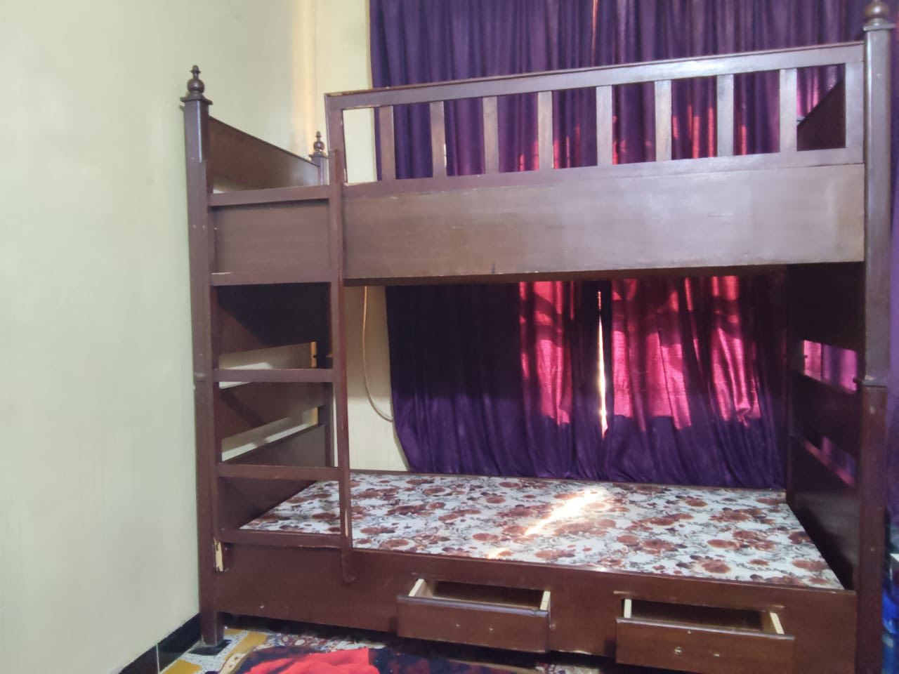 جرابي حطاطه ٤ تشكل تصير اثنين طابقين سعر الواحده ١٠٠ الف اذا تاخذه كلهن ٣٥٠ 
***********
