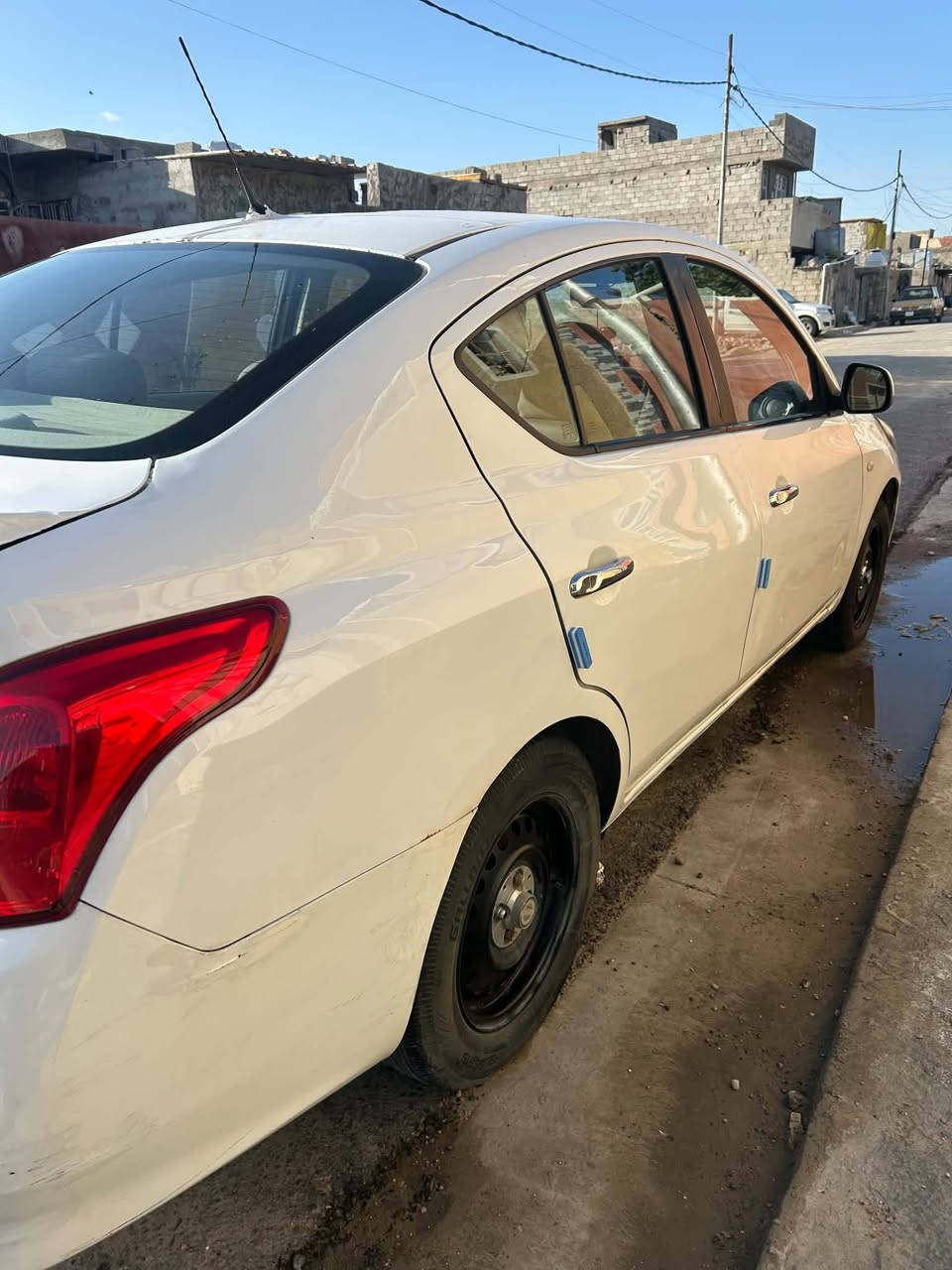 سلام عليكم
سياره نيسان  هندي ليته زركه 
موديل 21 
السونار متوفر 
السعر 90 وبيها مجال 
ماشيه 60 كيلو متر
العنوان بغداد حي اور
السياره باسمي 
هزه جديده
 الرقم ***********
