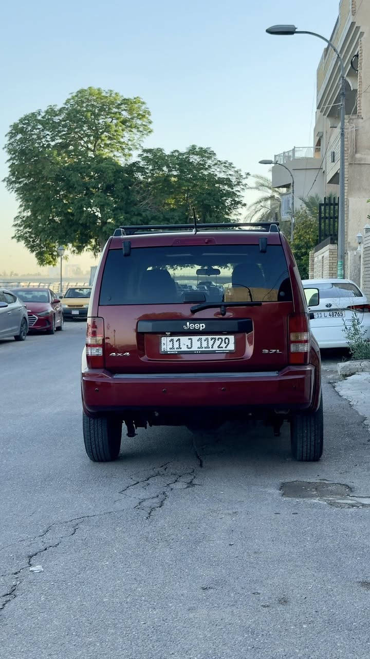 السلام  عليكم  Jeep ليبرتي  4+4
موديل  2008  وارد  امريكي  سياره  داخله كلين  
بدون  حادث  بدون ارباك 
ماشيه  75 الف  حقيقي  
المواصفات  
كروز سرعه 
فتحة سقف 
فور ويل  
نظام  الانحدار 
حساسات خلفيه 
منفذ كهرباء 
بروجكتر 
غرفته  السياره جديده   شكد  ماتصور  سياره على بلاده  
الصيانه  
تبديل  مبخره   
تبديل عبوة   فيت بم 
نوزلات 
حداديه  خلفيه  بالكامل  
تخم  تاير  
باتري
جامه الاماميه 
البدي  بيه رش  كلير  اثر جراد   صفحه  يمين  والجاملغ الامامي  الايسر 
الاضافات 
دوسات 
سبيسرات مطلعه تاير بره  جماليه 
سياره  جاهزه عوزه  فقط  صبغ البنيد والدعاميه  
سياره  رقم  بغداد باسمي  مكاني  بغداد الاعظميه اي  استفسار هذا رقمي  *********** 
السعر عارضه ب95  وبيه مجال بسيط
