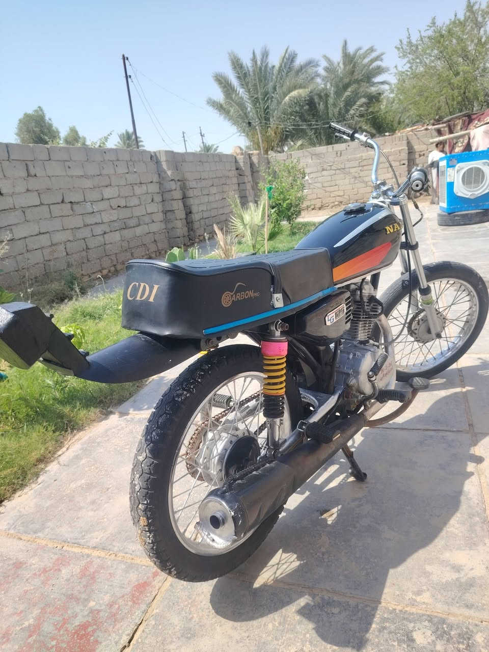 السلام عليكم دراجه نامه امتياز ال بيع مبدله ولفات وبوشه الدراجه خير من الله نضيفه كلش + كلك كلك السعر 300 وبيه مجال حق الجيه المكان الدوانيه ناحيه سومر قرب مرقد أبن العباس لاستفسار عل رقم ***********
