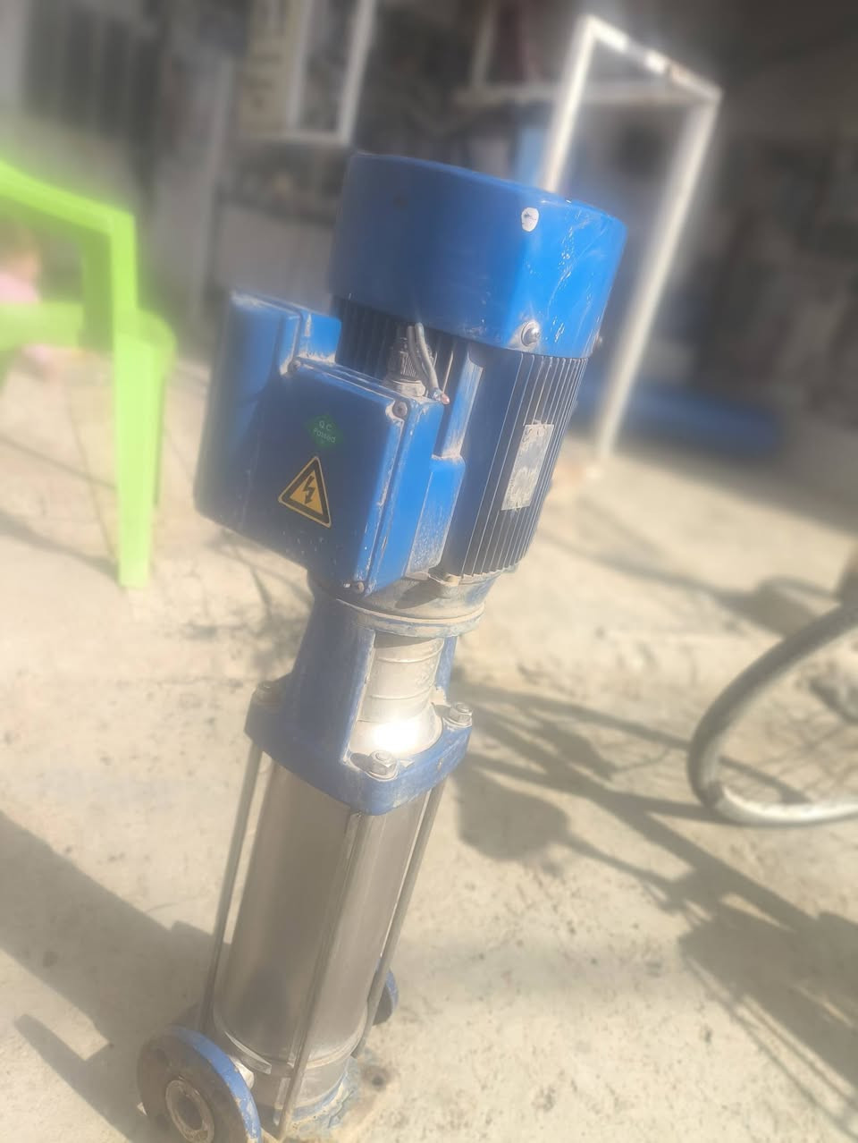 للبيع ماطور عامودي صيني درجة اولى 
مكاني واسط 
السعر550
وبي مجال 
***********
***********
