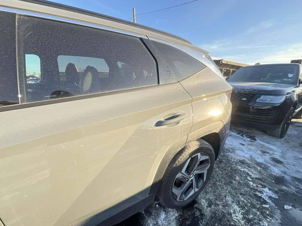 توسان موديل 2024 لمتدد بانسب سعر
ماشيه 24 الف مايل 
المحرك: 4 سلندر سعة 2.5 لتر.
القوة: 187 حصان وعزم دوران 178

💎 ســعــر ✅ ::  الــرد تلقائي 📮

ناقل الحركة: أوتوماتيكي من 8 سرعات
بتقنية SHIFTRONIC.
نظام الدفع: نظام HTRAC
للدفع الرباعي المستمر (AWD)
قياسي في فئة ليمتد

الإضاءة: نظام إضاءة LED
كامل (أمامية وخلفية)
مع إضاءة نهارية مميزة مخفية في الشبكة.
السقف: فتحة سقف بانورامية واسعة.
وباقي المواصفات معروفة

السيارة بالاردن مدة الوصول 45 يوم
مصلح وكامل بأسم المشتري
رقم صـــاحب سيارة:  *********** واتساب

لعرض سيارتك على الصفحة بنفس الطريقة راسلنا
