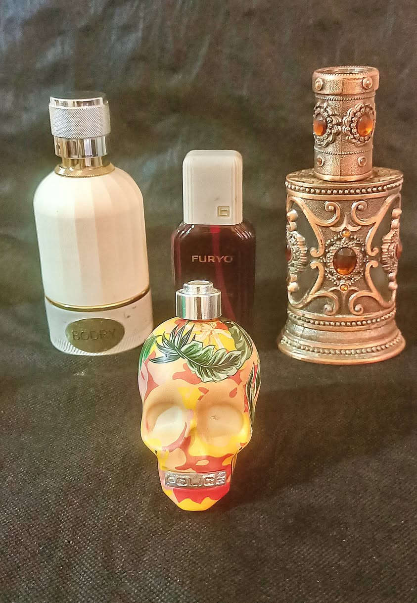 مجموعه فريده من العطور الفرنسيه 👑 
بعضها يحتوي علي نسب من العطر والآخر قابل للتعبئه


**إذا كنت صاحب هذا الإعلان وتريد حذفه لأي سبب، رجاءا أرسل رسالة إلى الدعم الفني**