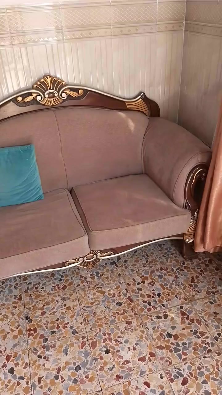 السلام عليكم للبيع السعر ١٠٠ ألف قفل  الجانب الأيمن  ***********
