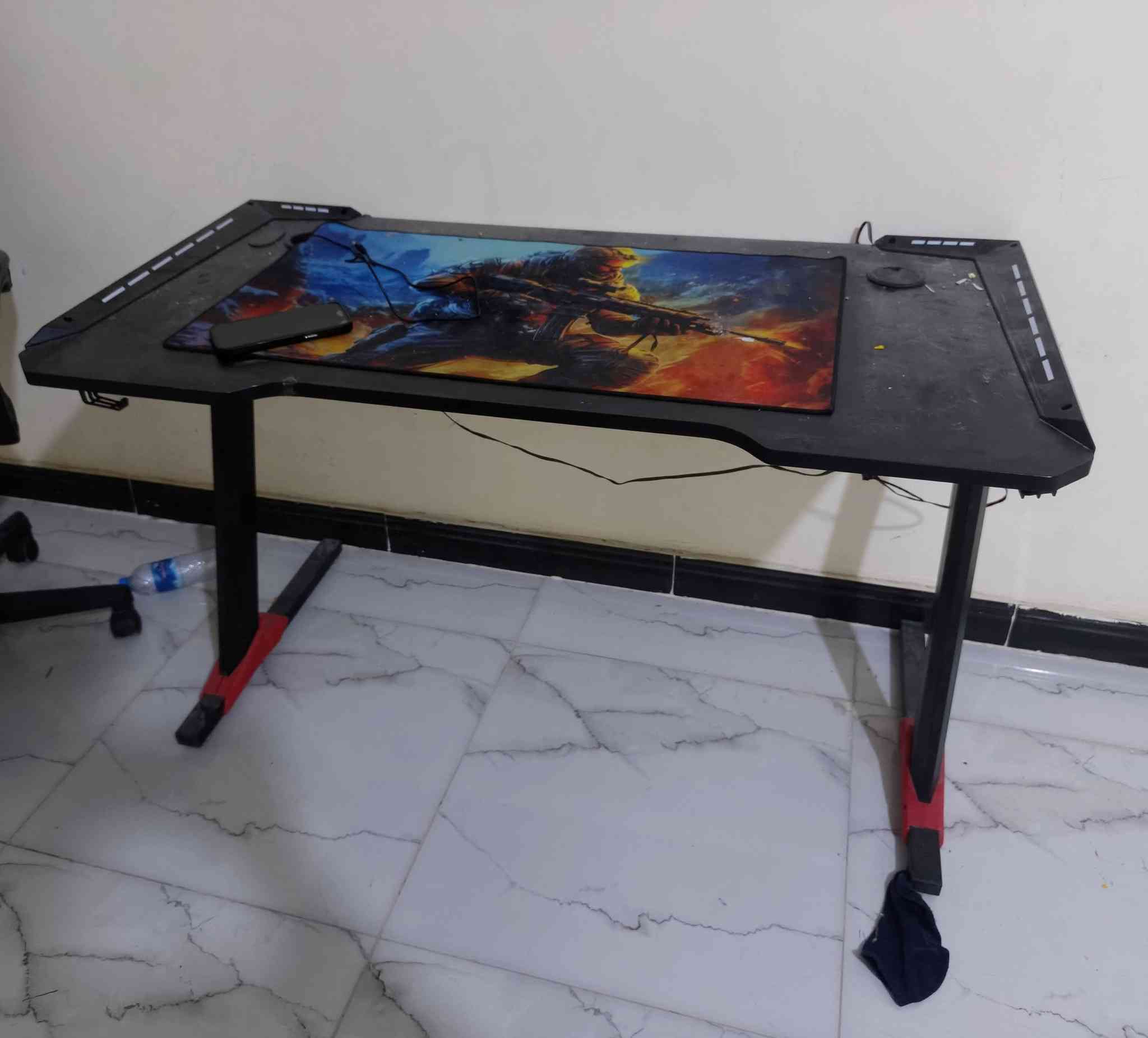 سلام عليكم ميز كيمنك Z قياس  120×06 خشب mdf اضاءه RGB +نضاقه80/100  كرسي كيمنك سعر الميز 80بي مجال والكرسي نضافه,70/100سعر 75 وبي مجال عنوان البصره ابو الخصيب نهر خوز ***********
