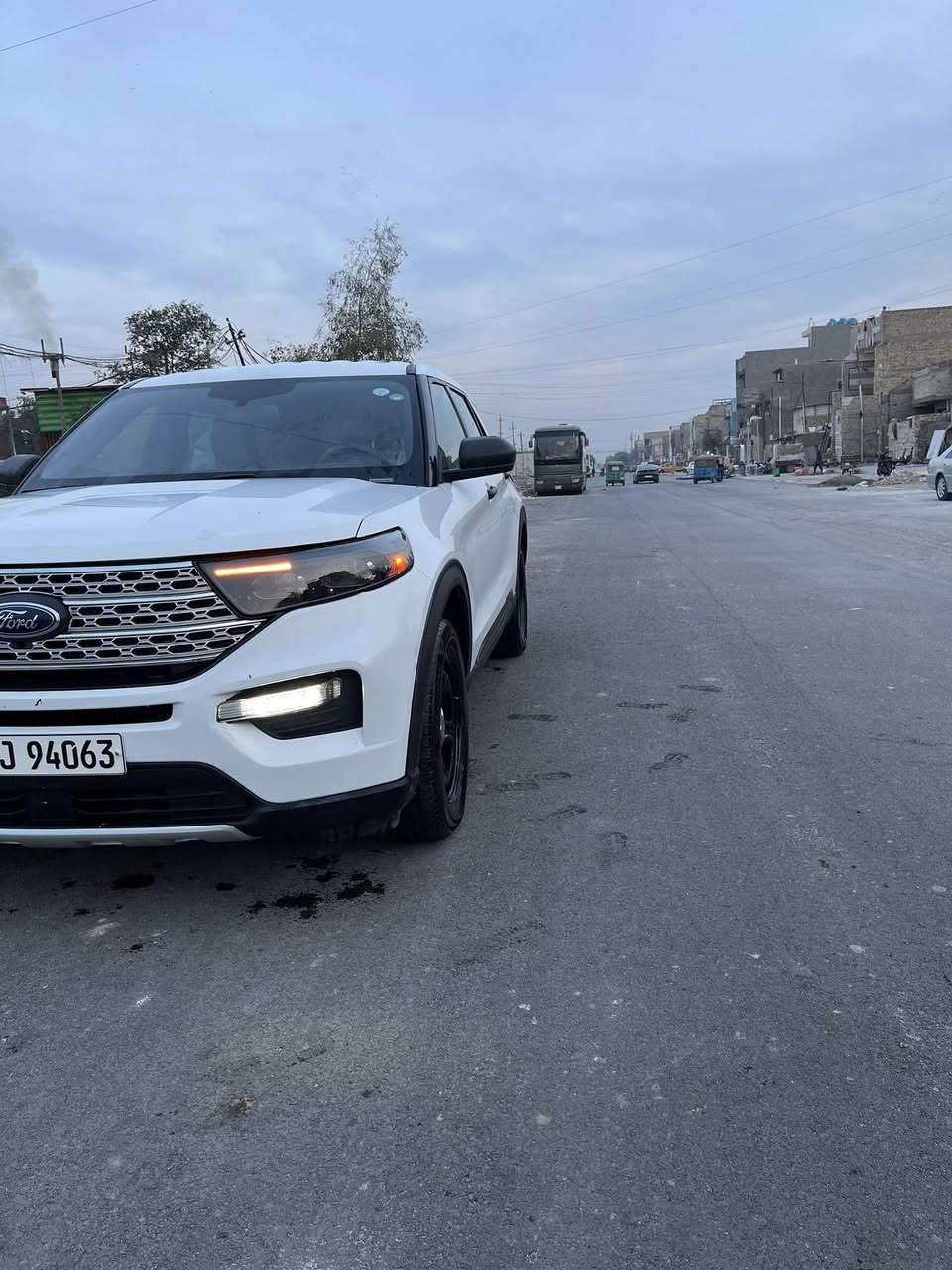 سلام عليكم. 
اخوان الي يدور اكسبلور بوليسي ابيضّ مكينه 6 سلندر تنفس طبيعي كفاله بدون صبغ وجديد وجاهزه ع وضع الابلاد يتصل ويدلل مديل 2022 مرقم أربيل وجاهز تحويل أو وكاله مجاني شرط.  مكينه كير تبريد كله جاهز بشرط مكفول مكانها بغداد جميله سياره جديده بوضع الابلاد طك فلين أي استفسار *********** اتصل وبخدمتك. 
سعرها 198 وبيها مجال بسيط حك الجيه
