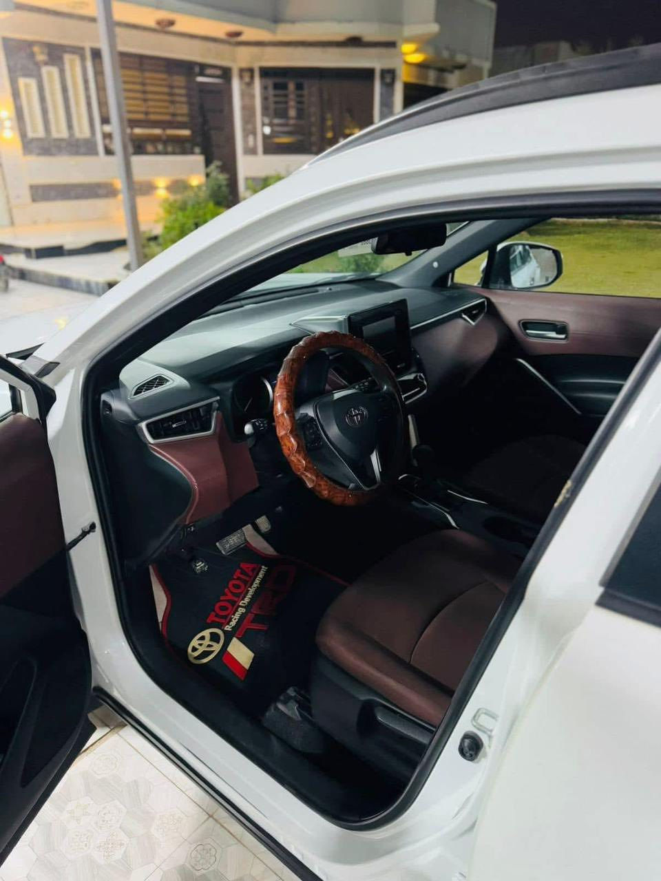 ***********كورولا كروز ساز موديل 2022 رقم بغداد ابيض داخل ماروني هايبرد ماشيه 114 الف صبغ باب خلف السايق 
فول مواصفات فتحة 
مطلوبه الى مصرف الرشيد باقي 10 اشهر وتخلص 
وكاله عامه مطلقه 
السياره بدون اقساط على المشتري .. الاقساط تنقطع الكتروني من صاحب السنويه
