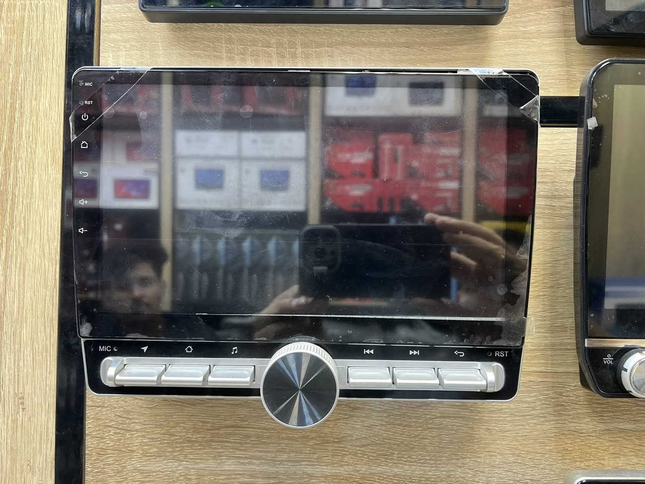 شاشات أندرويد فول وضوح 4k   🚗🔥✨
وضوح الالوان من جميع الجوانب ips screen
شاشة كزاز سريعة اللمس تاج حراري  
تنزيل برامج  من الانترنيت
 بلوتوث/ WIFI / فيديو / خرائط / يوتيوب / منفذ فلاش / دعم تحكم الاستيرن / تفعيل كافة اوبشنات السيارة 
ذاكرة داخلية 
ذاكرة خارجية 
راديو  fm  am
سوق بلي
دبل بروسسر  معالج قوي 
تدعم تشغيل الكامرات 
الفيشة بلادية 
للاستفسار الاتصال على الارقام

                                                      ***********   واتساب     
متوفر مفرد و جملة
