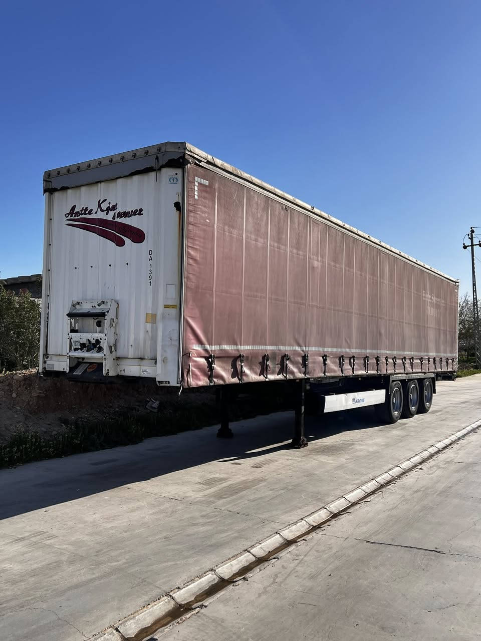 للبيع عربانه كرونه  دخول جديد منفيس موديل 2014 سقف سلايت دنكير بيبي بنز اي بي اس جادر لوك تايرات خير من الله مكان ديالى خانقين  *********** عربانه جديده
