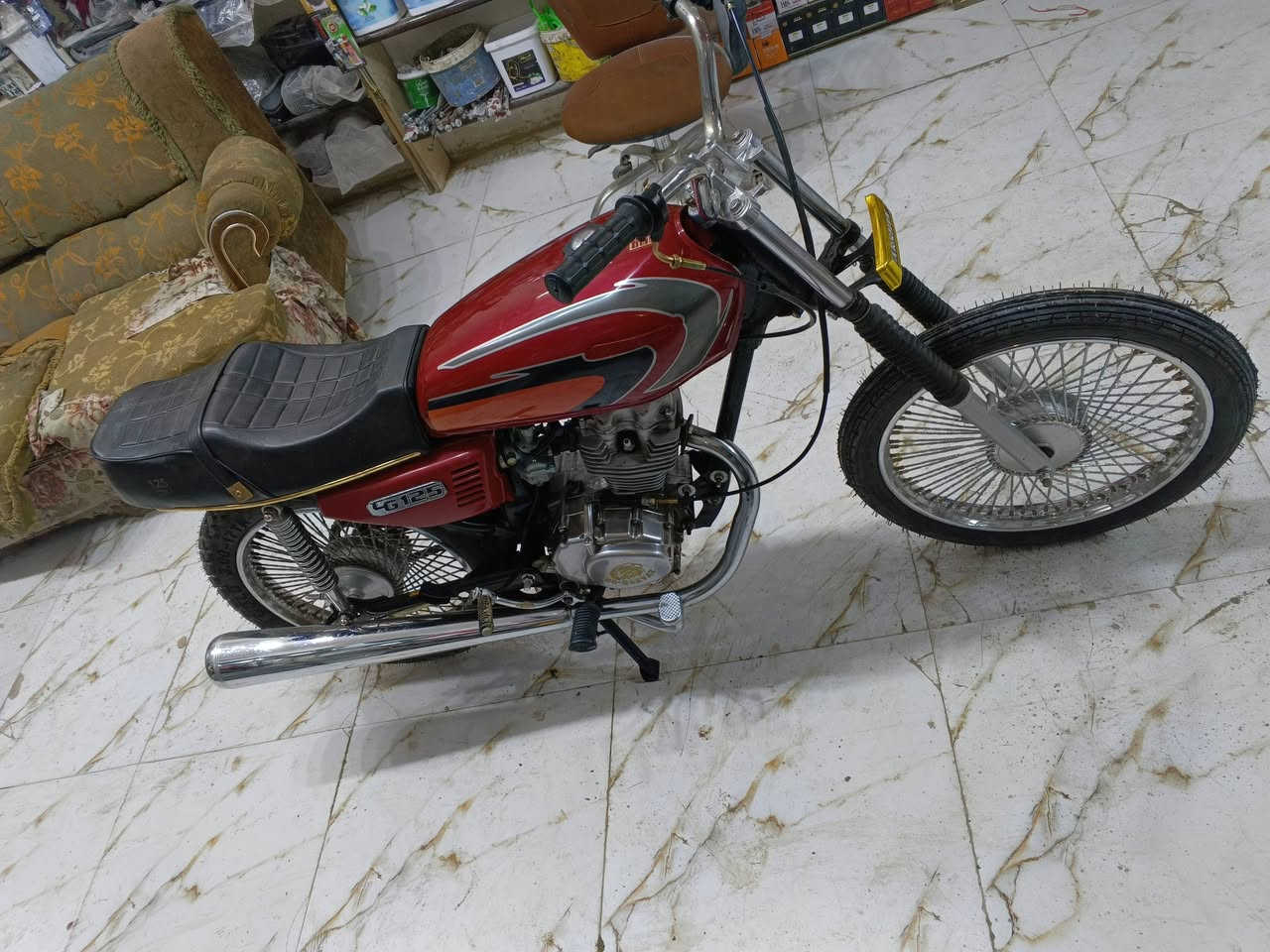 السلام عليكم
دراجه 4 قير 
موديل 20 اغراض كل 24 
جديده وحلوه 
مفتوحه ولفات بس 
مال مزاد  
يا باشا كلش حلوه 
كلك كلك 
سعر ب 300 وبيها مجال 
العنوان كوفه 
***********
