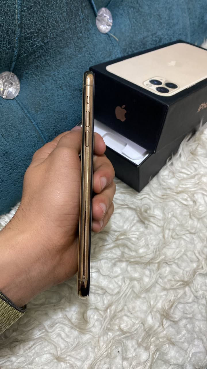 السلام عليكم 
للبيع ايفون 11 برو ماكس شرق اوسط
ذاكرة 256 وبطارية 92 بلادية لان الجهاز جان مضموم لا مبدل ولا معلاية فقط مبدل شاشة فقط 
الفيس ايدي شغال طبيعي كلشي مابي 
مكاني بغداد جميلة 
رقم: ***********
