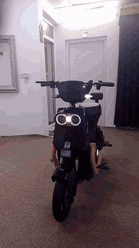 السلام عليكم للبيع دراجه شحن نوعية ام عيون فولل مواصفات بصمه تشغيل عن بعد وكارت وسويج لد قوز قزح ملون كهربائيات كله شغاله 4بطاريات بشرط و4سرع استعمال قليل مكان شقلاوة والشراي اجيبه اربيل رقم الاتصال ***********سعر مناسب 380بيه مجال بسيط
