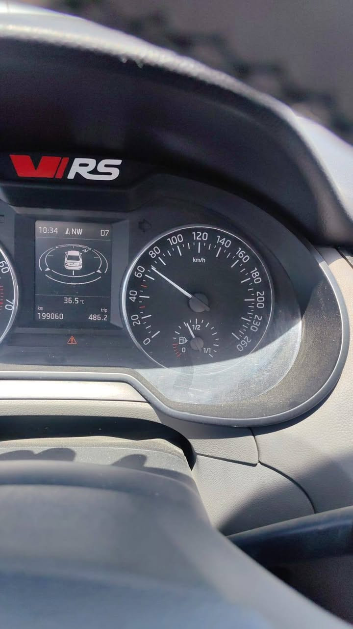 شکودا اوکتافیا ٢٠١٤
بێ بۆیاخ 
مەکینەی نەکراوەتەوە
زۆر توند و تۆڵ و بێ مەسروفە 
کارت و مێگاترۆنیکی گۆڕاوە 
سەنەوی تا ٢٠٢٨ تازەیە 
سعر ٩٤٠٠$
***********
***********
