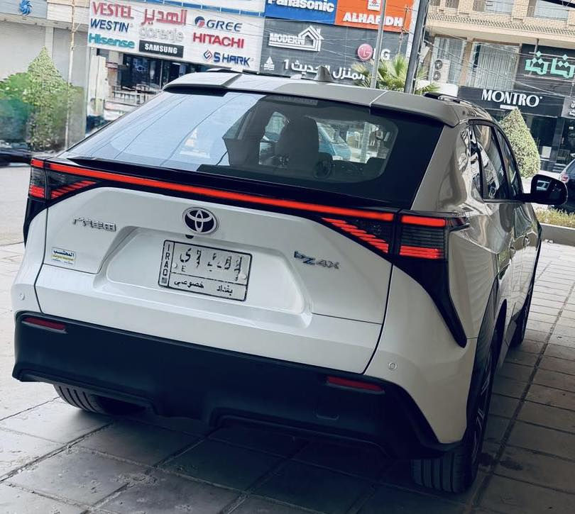 Toyota Bz4x 2023 وارد خليجي
الكهربائية بالكامل | Full electric 

عداد 12,000 km شبه زيرو

السيارة مميزة جدا و تقطع مسافة 615 كم بالشحنة 

حجم البطارية : 68  كيلو واط 

نوع البطارية : ليثيوم 

المواصفات :-

سقف بانوراما فيو 

مقاعد جلد كهرباء 

مقاعد امامية تدفئة وتبريد

 تدفئة مقود 

شاشة امامية كبيرة متعددة الخصائص

كاميرات 360 درجة 

حساسات اصطفاف 360 درجة 

مثبت سرعة

بصمة تشغيل و دخول

لايتات امامية زنون

اضاءة خلفية Led

كير ماوس

هاندبريك كهربائي مع خاصية الاوتوهولد

انظمة قيادة متعددة

فتحات مكيف خلفية

صندوق خلفي كهرباء 

‏Wireless charger | شاحن لاسلكي 

‏Lane tracing assist | نظام تتبع المسار 

‏Lane departure alert | نظام الحفاظ على المسار 

‏Navigation Maps | نظام خرائط الملاحة

‏Voice command | داعم اوامر صوتي 

‏Bluetooth | بلوتوث 

‏Auto lights | اضاءة ذاتية 

‏Traffic sign assist | قراءة شواخص المرور 

‏Automatic high beam | نظام الاضاءة العالي التلقائي 

‏Pre-collision system | نظام الأمان قبل التصادم

‏Dynamic radar cruise control | مثبت سرعة بالرادار الفعال

‏Apple car play 

‏Android Auto 

* السيارة مكفولة كفالة عامة ع ايدي من زيرو مكاني بغداد / الكرخ

للاستفسار :- ***********
