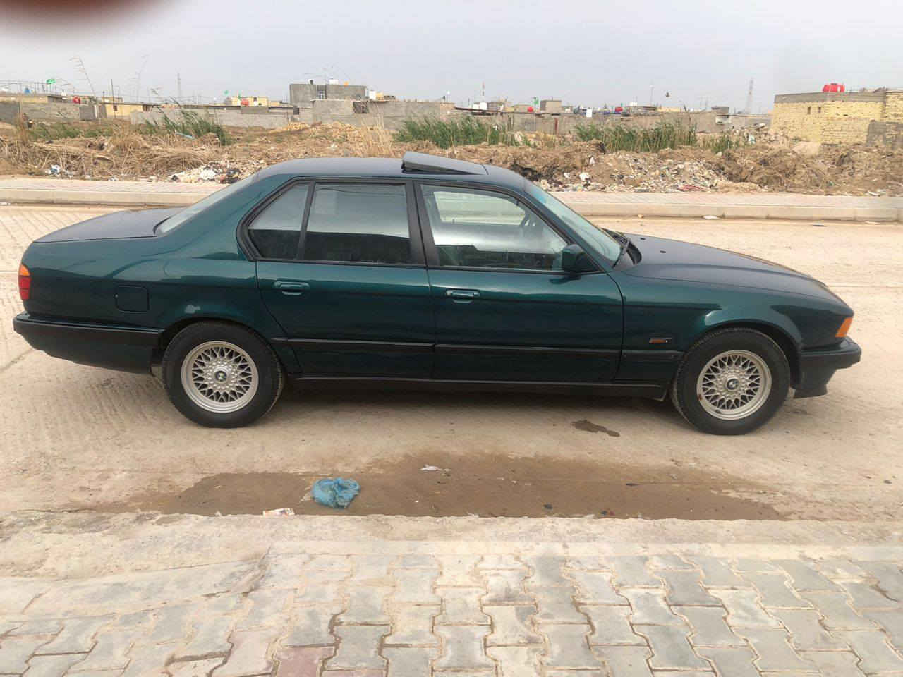 سلام عليكم بي ام دبليو موديل 91 محرك ٦ستندر كير ومحرك خير من الله تبريد ثلج تدفئه وتبريد بلكشنات حداديه جديده حساسات امامي وخلفي شغالات دبل ارباك تخم تاير جديد للببع او مراوس والسياره نظيفه الشراي يتصل علئ الرقم ***********
