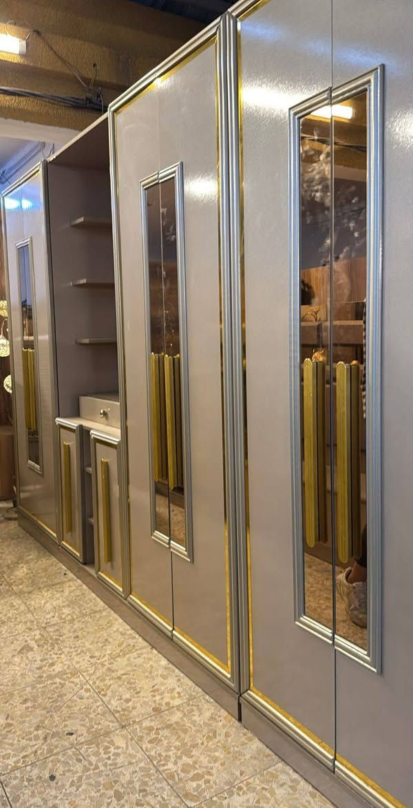 اثاث بيت للبيع نضيف جدآ
غرفه نوم مستخدمه فقط 3 اشهر 10 قطع السعر 700 
تخم نضيف جدا  السعر 350 
كاونتر تفصال + السنك مرمر  السعر 400 
ثلاجه بيها تصليح تبديل فريز السعر 200 
سبلت طنين الوادي جديد مستخدم فقط شهرين  450              مكيف ميديا  نضيف حيل السعر 250
مغاسل تعليك عدد 2 
المكان جسر ديالى قرب مستشفى ابن الخطيب 
***********
