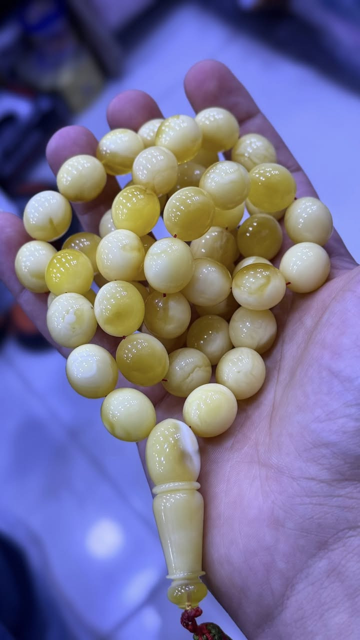 تحفه من الخامات الكهرب الطبيعيه 
المنوصفه خد وخد بياض مخيف 
وزن المسباح ١٠٥ غرام 
للاستفسار خاص او الاتصال
***********

