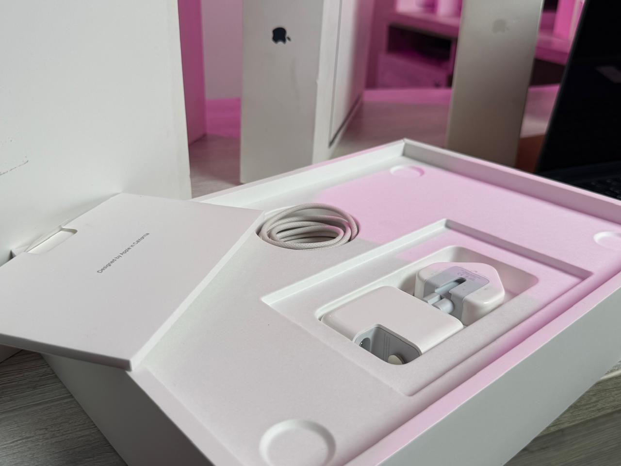 J2(M2) الاسم

خفيف وسريع ومناسب للاستخدام اليومي والعمل والدراسة.

•⁠  ⁠MacBook Air 13.6-inch (2022)

•⁠  ⁠Apple M2

•⁠  ⁠RAM: 8GB

•⁠  ⁠SSD: 512GB

•⁠  ⁠البطارية: 100%

•⁠  ⁠عدد الدورات: 38

•⁠  ⁠السعر: 1،100,000 دينار 

• كيبورد عربي - انكليزي

• اللون نيلي 

• تتوفر ٢ قطعة فقط 

• المحتويات كارتونة - شاحنة - كيبل

جهاز وكالة ماستر العراق.


**إذا كنت صاحب هذا الإعلان وتريد حذفه لأي سبب، رجاءا أرسل رسالة إلى الدعم الفني**
