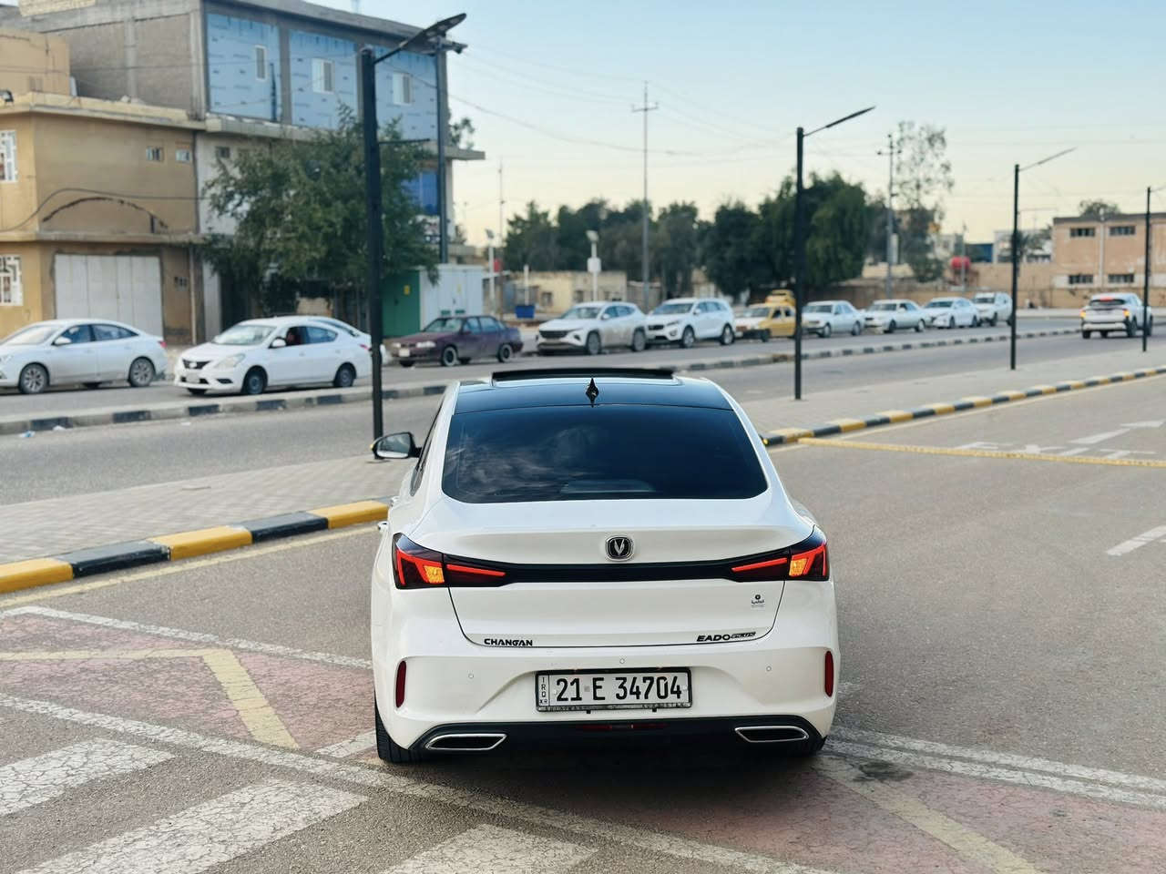 السلام علیکم ورحمة الله
شانجان إيدو بلص للبيع  

موديل : 2021_ ماشیه 90 Km

الفئة:  / Limited (أعلى فئة)

اللون : أبيض

نوع الدفع: أمامي (Front-Wheel Drive)  ￼

نوع المحرك: 4 سلندر

سعة المحرك: 1.4 لتر تيربو يستقبل بنزين عادي ومحسن

-بانوراما 

-دخول وتشغيل ذكي 

-بصمه تشغيل أبواب و صندوق 

ـ کشنات جلد أحمر

-تبرید کشناتـ رادار أمامي خلفي 

-کامرا 360

-تبرید قطعتین 

ـ هند بريك بصمه 

-إضاءة LED أمامية وخلفية حديثة  ￼

ـ شاشه دجتل

-مري شفط كهرباء 

-مجهزة أنظمة أمان متقدمة (كاميرات + مكابح ذكية + مثبت سرعة)

‼️- نظام رفع النافذه والبنوراما بضغطه زر التقفيل 

✅نظام مانع انغلاق المكابح ABS + توزيع الكبح EBD  ￼

✅نظام التحكم في الثبات الإلكتروني ESC  ￼

✅نظام مراقبة ضغط الإطارات TPMS  ￼

✅نظام كبح الطوارئ AEB  ￼

✅تحذير من الاصطدام الأمامي FCW  ￼

سياره بعدها بل ضمان كير مكينه مكفولات 

كفالة عامه من التبديل والصبغ والبارد والحالوب  بيها فقط طخه زغيره بطرف الباب مملعوب بيها

السياره حره بأسمي تريد مداور او وكالة ثاني يوم

السعر : 125$ وبيها مجال 

الاتصال:***********
