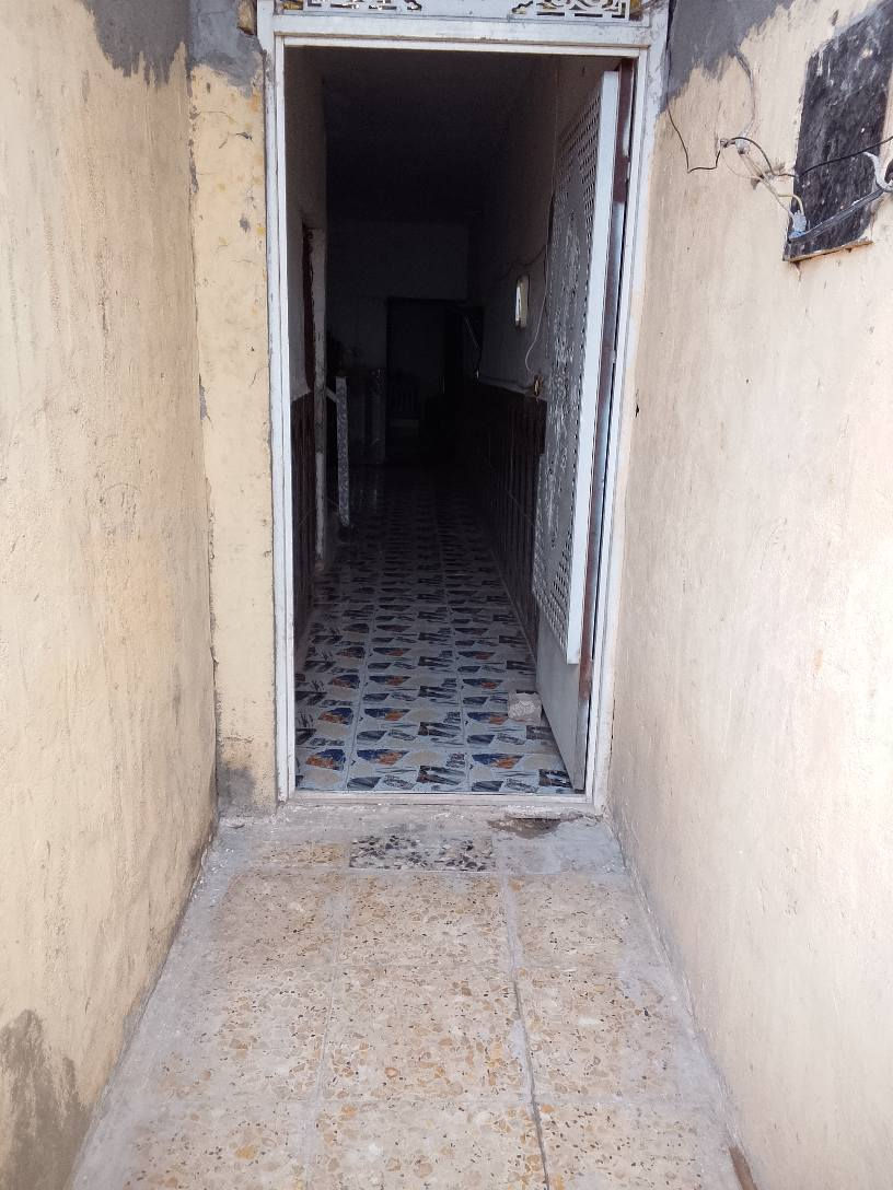 سلاام عليكم بيت ب القمانيات المساحه 125طابو صرف بيت قاط ونص كامل من كلشي السعر 38وبي مجال ***********
