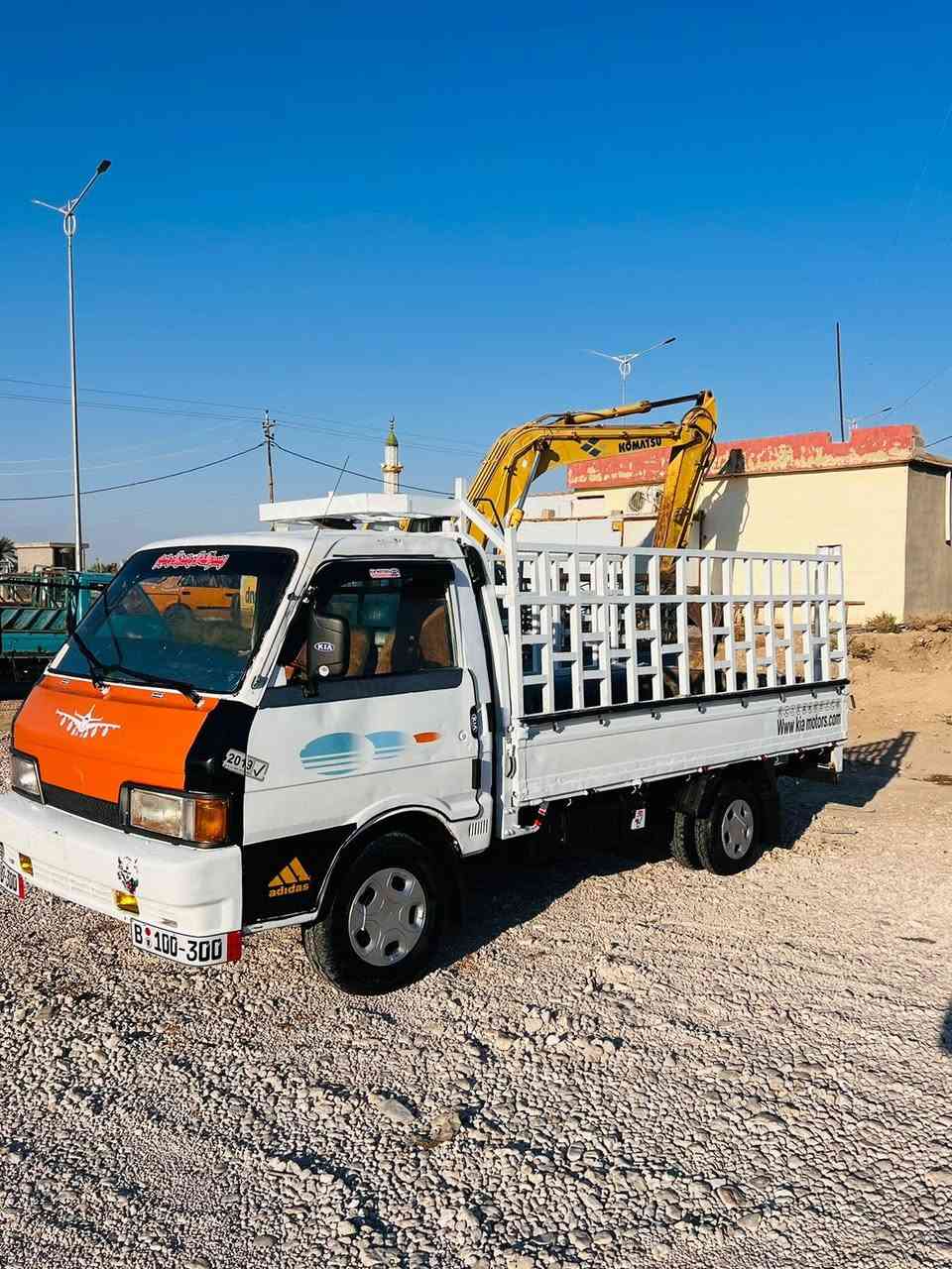 سلام عليكم كيه بنكو موديل 95  حديده بدون ارقام سياره مكفوله من محرك وكير واكسل وصدر وشاصي وكهربايات شغاله مصبوغه جماليه بس القماره بلاديه سياره كلش حلوه مال جناي سعر 25 وبيه مجال مكاني  الانبار الرمادي رقم الهاتف ***********
