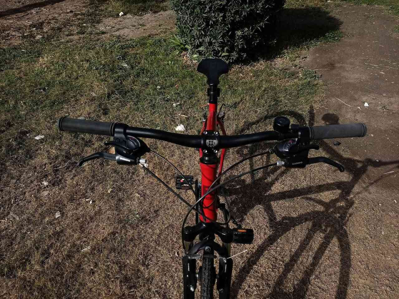 للبيع بايسكل (هجين/ترحال) REID Dual Top الاسترالي 🇭🇲 حجم L  لون أحمر غامق
استعمال أيام بس – نظيف جدًا (شبه جديد) وصل الشراء ويا، و ويا ضمان(صيانه مجانية مدا الحياة)

بايسكل خفيف ومريح، مناسب للدوام، الجامعة، المشاوير اليومية والرياضة. 

المواصفات:

• سستم (7×3)   Shimano Tourney تورني أصلية

• هيكل ألمنيوم خفيف 

• مساعد أمامي 

• بريكات تكترو

• ويل 700c 

✅ جاهز تركب وتمشي مباشرة

السعر : 225 الف قفل


**إذا كنت صاحب هذا الإعلان وتريد حذفه لأي سبب، رجاءا أرسل رسالة إلى الدعم الفني**