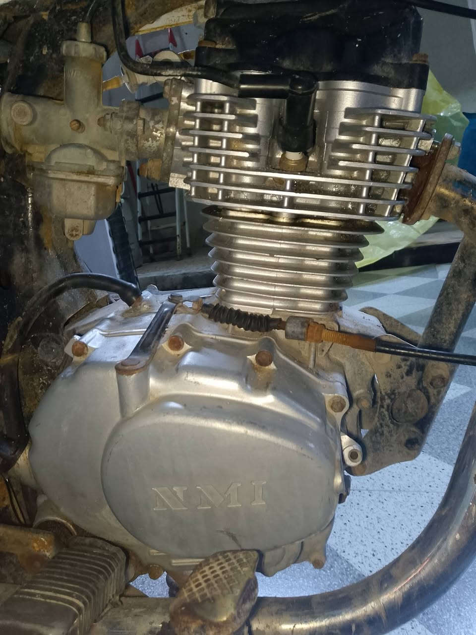 السلام عليكم دراجه للبيع كلك مفتوحه مفتوحه الدراجه مبدل بيها بس كور دراجه نظيفه محرك نظيف سبايدر طياري محرك نامه شلامجه دراجه من اول هندر شغل واطلع السعر 475 وبيها مجال العنوان البصره جزيره فيروزيه رقمي ***********متواجد وتساب وماسنچر
