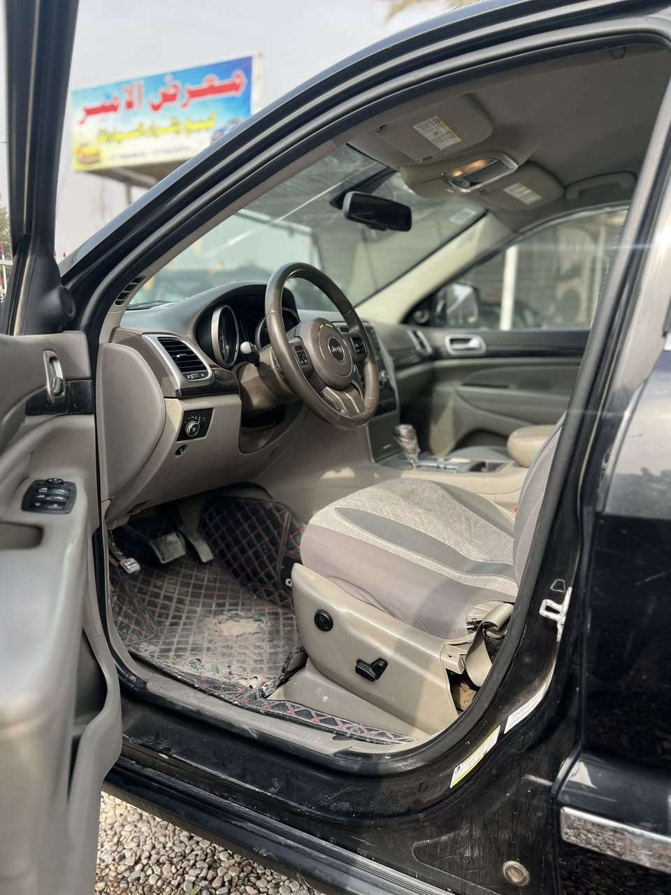 جيب 2011
فول ماعدا الفتحه السعر 165
***********
