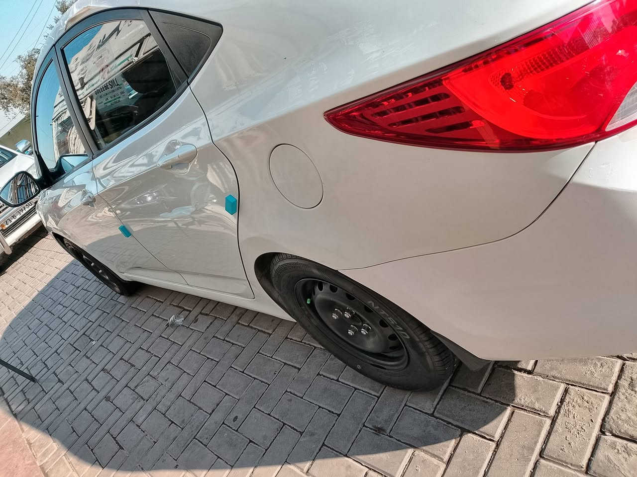 السلام عليكم 
اكسنت خليجي موديل 16 رقم بغداد نكليزي سنويا جديد 
سياره بلادي بي صبغ جملغ خلفي فقط باقي كفاله سونار موجود بل منشور محرك 1600 ماشيه سياره 90 دوخل نظيفه سياره حلو معنا الكمله بل عافيه ياخذها 
سعار سياره 95$بي مجال حك جيتك العمله العنوان بغداد بلديات نتصل وتدلل عله رقم 
 ***********
