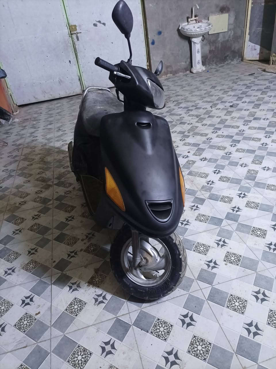 السلام عليكم دراجه فراشه للبيع
كهربائيات كلها شغاله سلف 
تايرات نضيفه دبلات شغاله 
مكينه ناعمه الدراجه كامله على اخر حبايه
السعر 425وبيه مجال 
رقم الهاتف ***********
